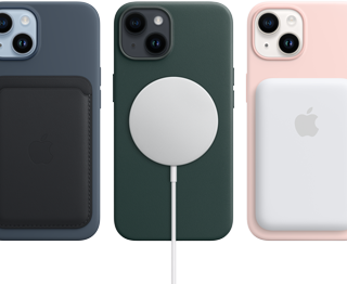 MagSafe-hoesjes voor iPhone 14 in middernacht, bosgroen en kalkroze met MagSafe-accessoires: een kaarthouder, een oplader en een batterij.